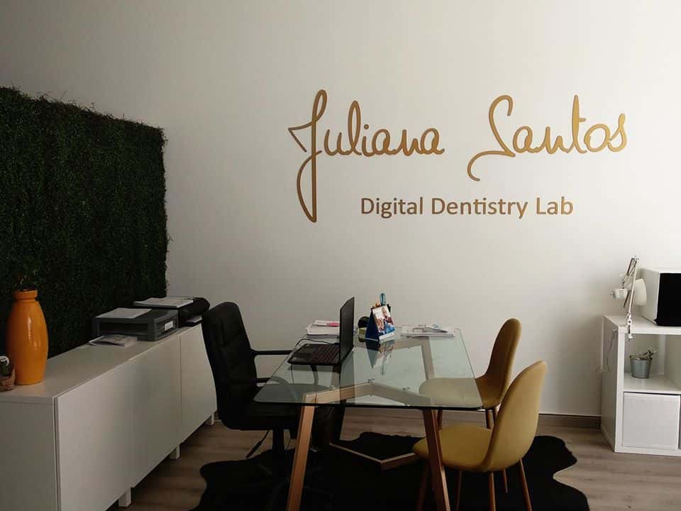 Corte CNC letras dibond dourado