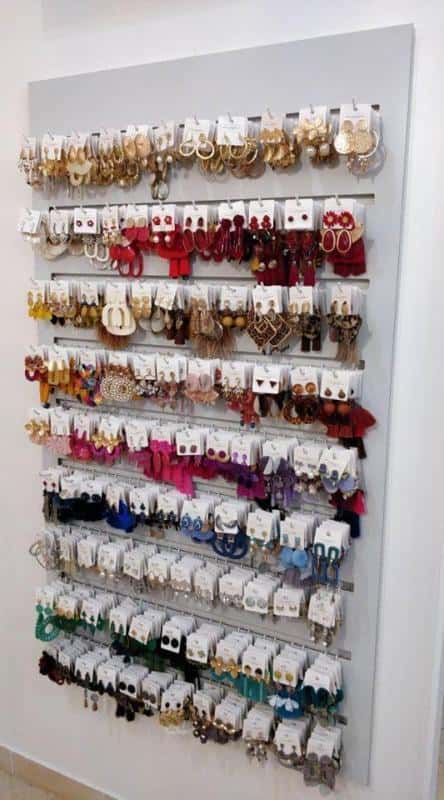 Expositor de brincos dibond