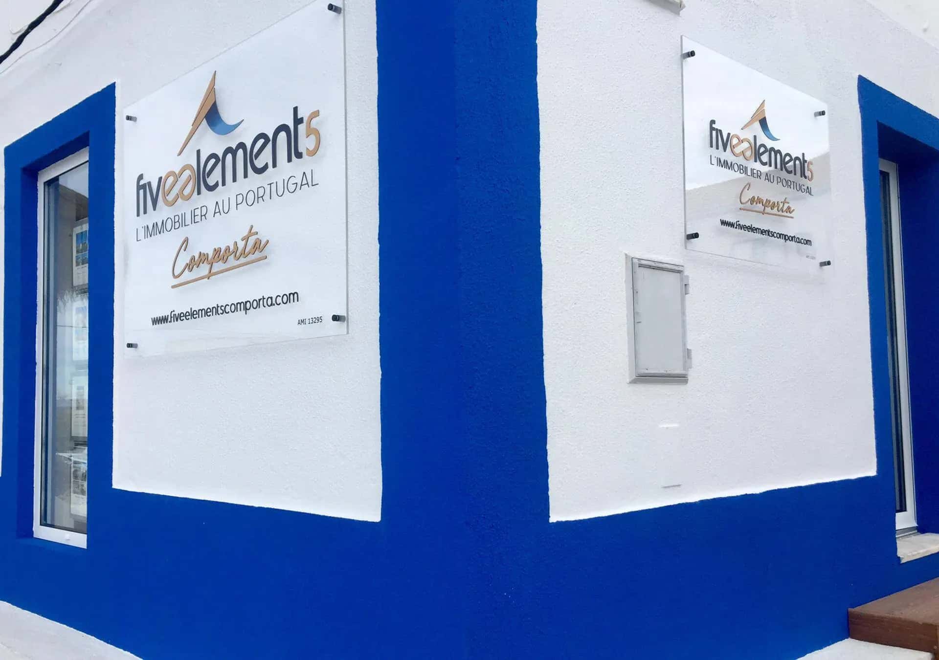 Placas de acrílico com letras em luxbond