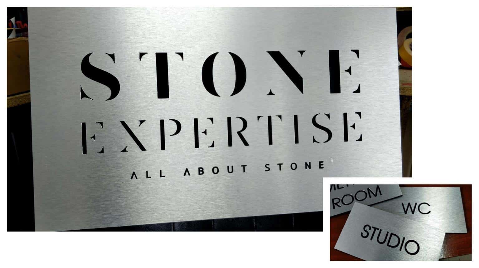 Gravação e corte dibond escovado