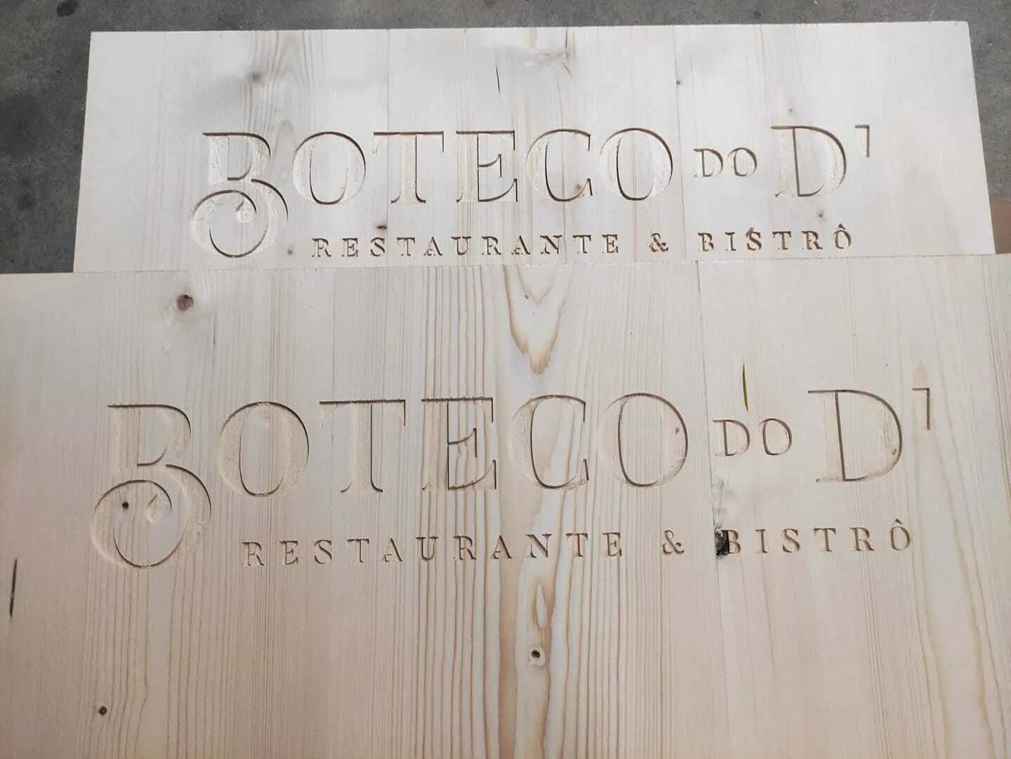 Desbaste/Gravação de logo em madeira