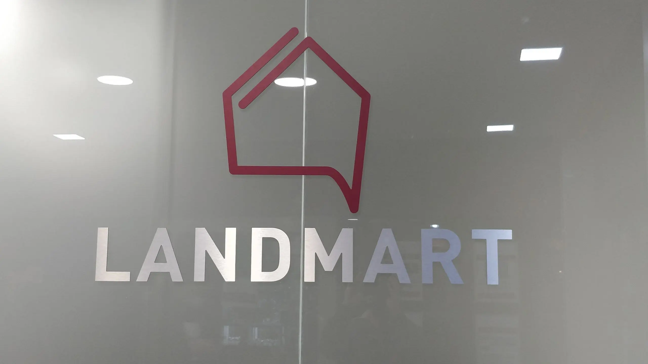 Logotipo em dibond com impressão