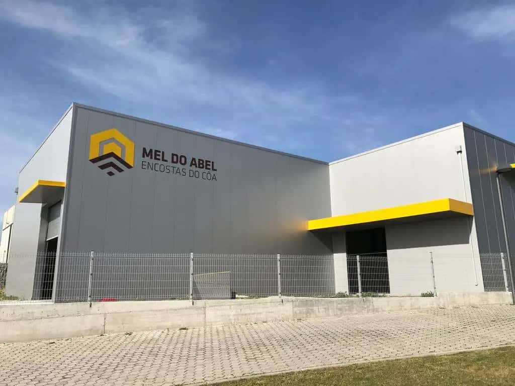 Letras para fachada de armazém