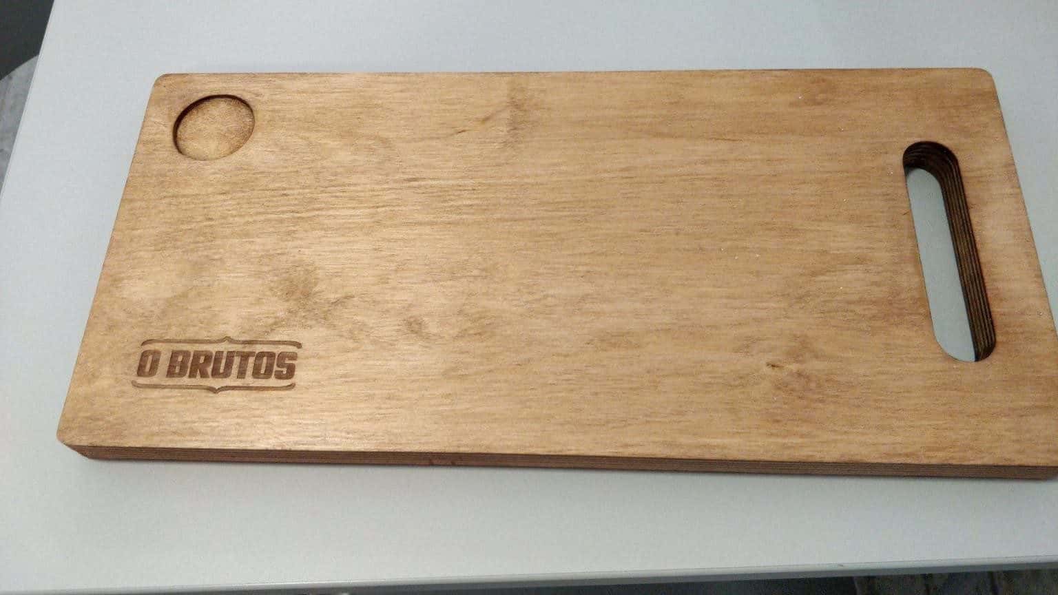 Gravação e corte de tábua p/ refeições