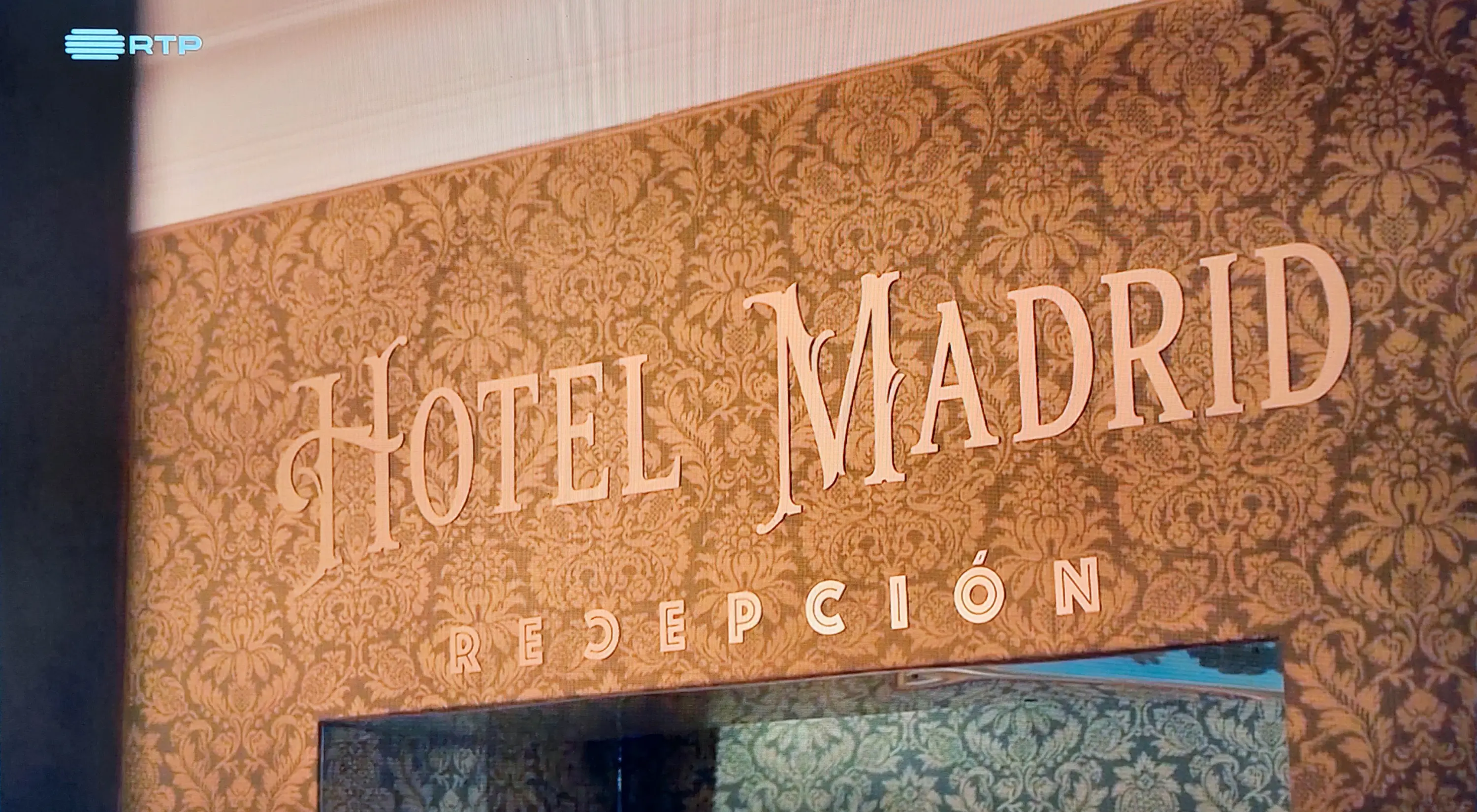 Letras para cenário em luxbond dourado