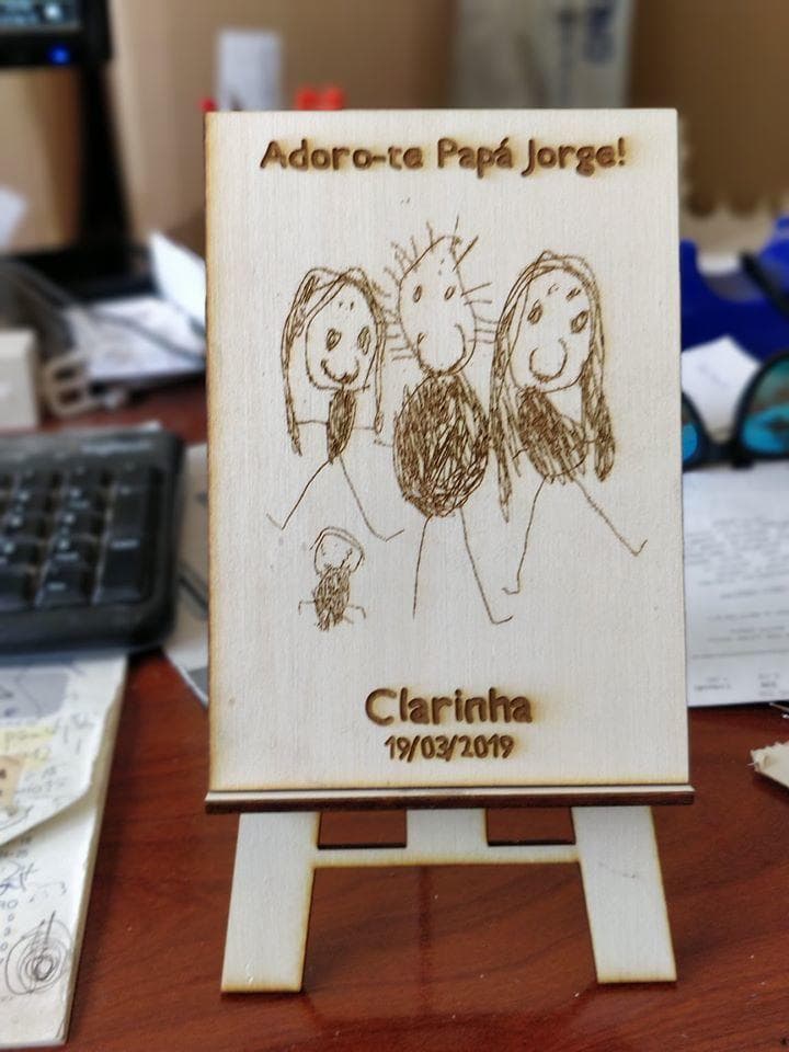 Gravação laser em contraplacado