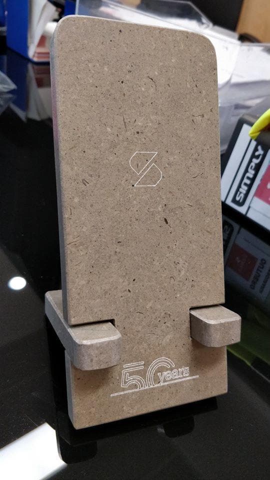 Gravação laser em suporte de pedra