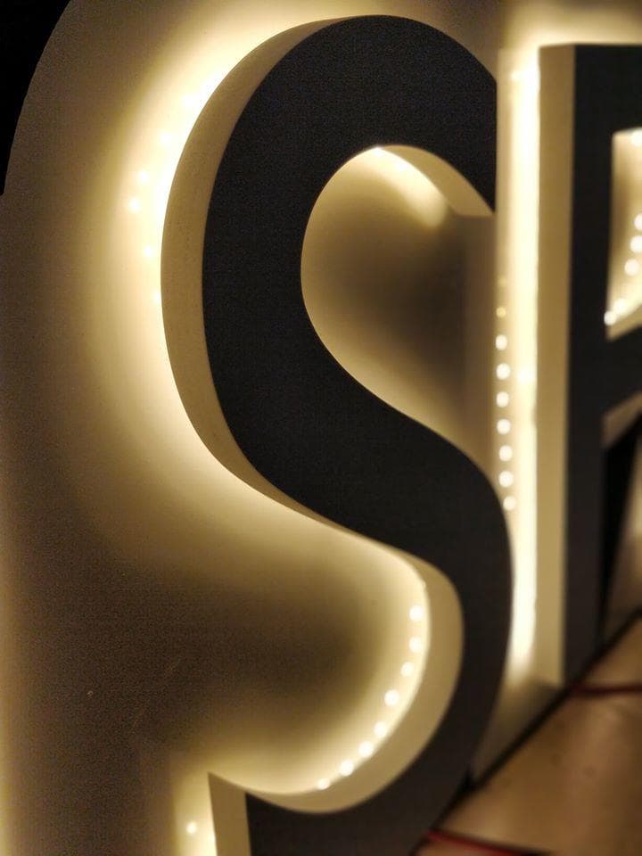 Letras em pvc c/ retro iluminação