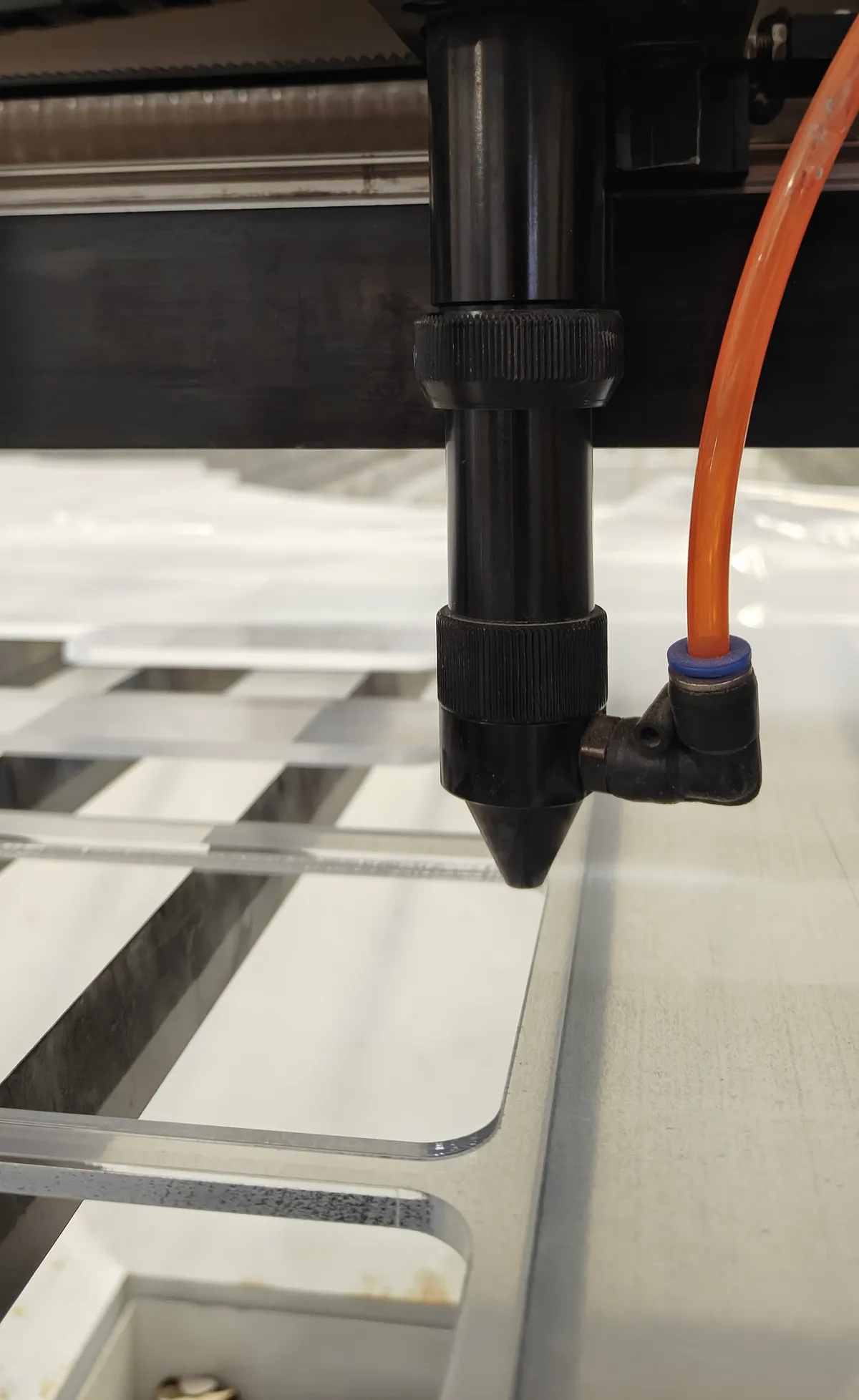 Corte CNC a laser em acrílico ou madeira