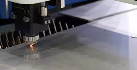 Máquina CNC em produção