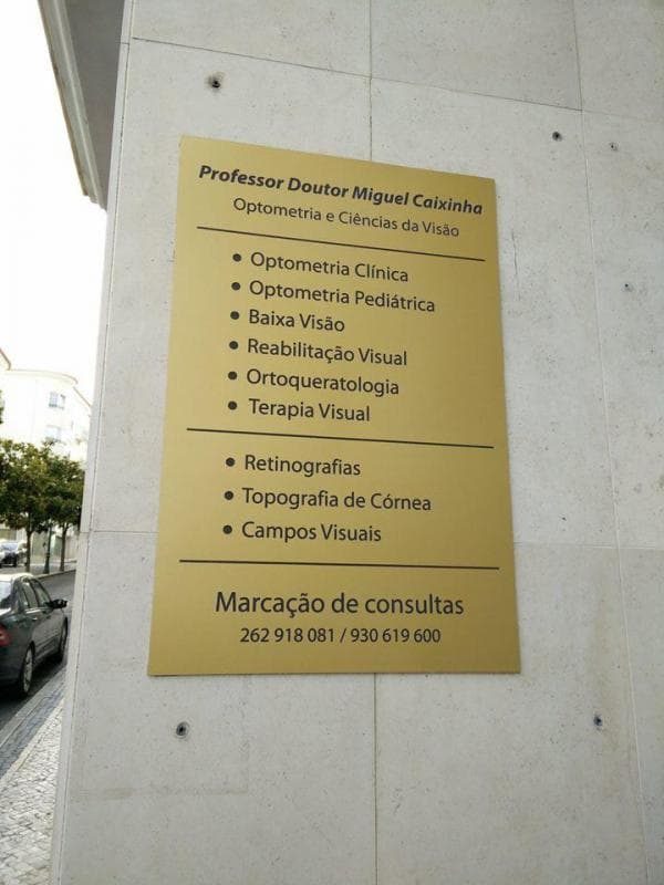 Gravação e corte de placa dibond