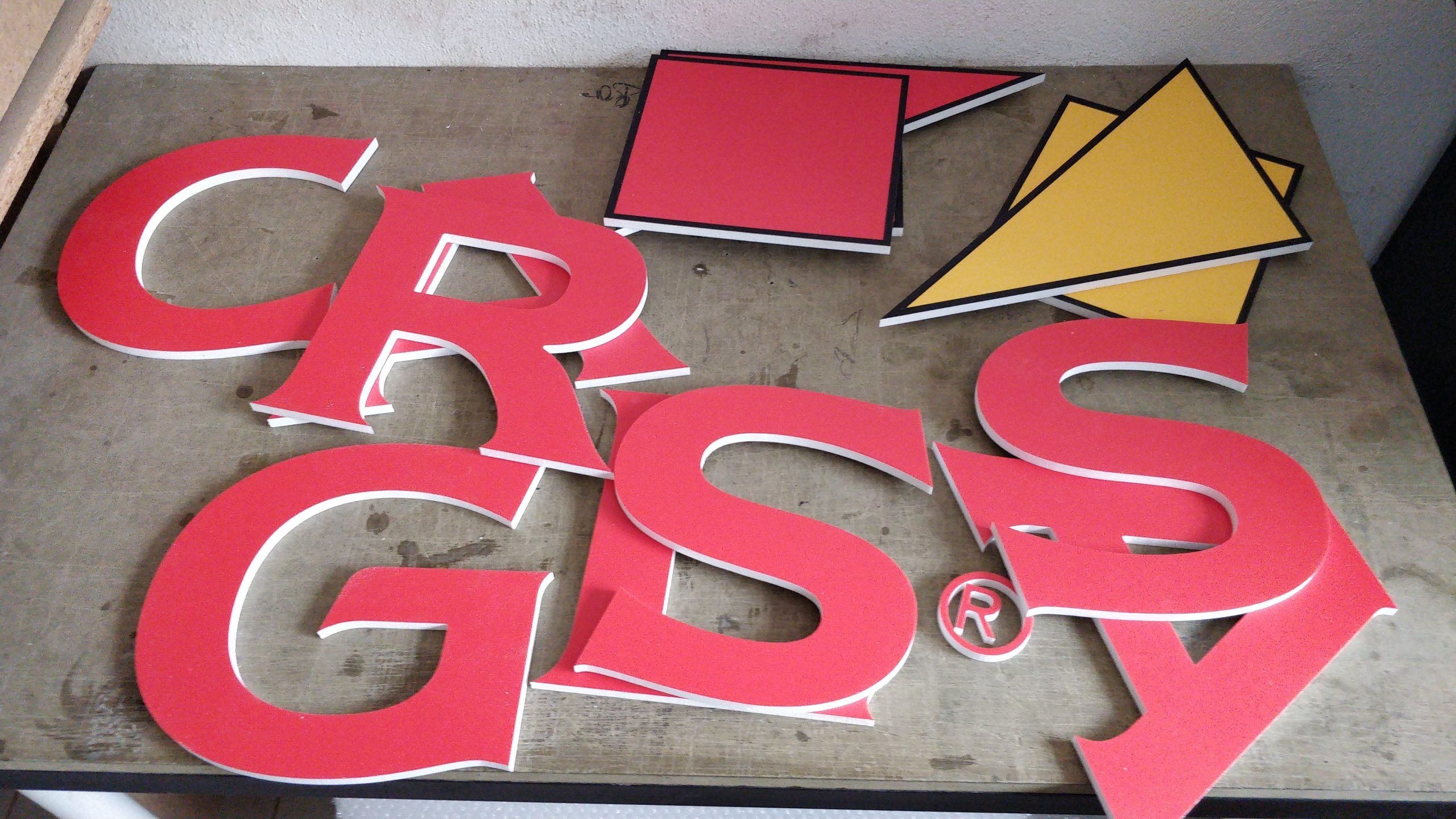 impressão e corte de letras em pvc de 10mm