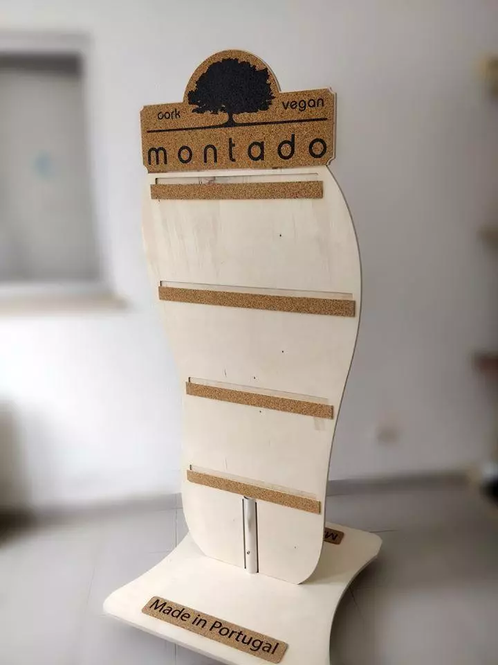 expositor contraplacado betula montado