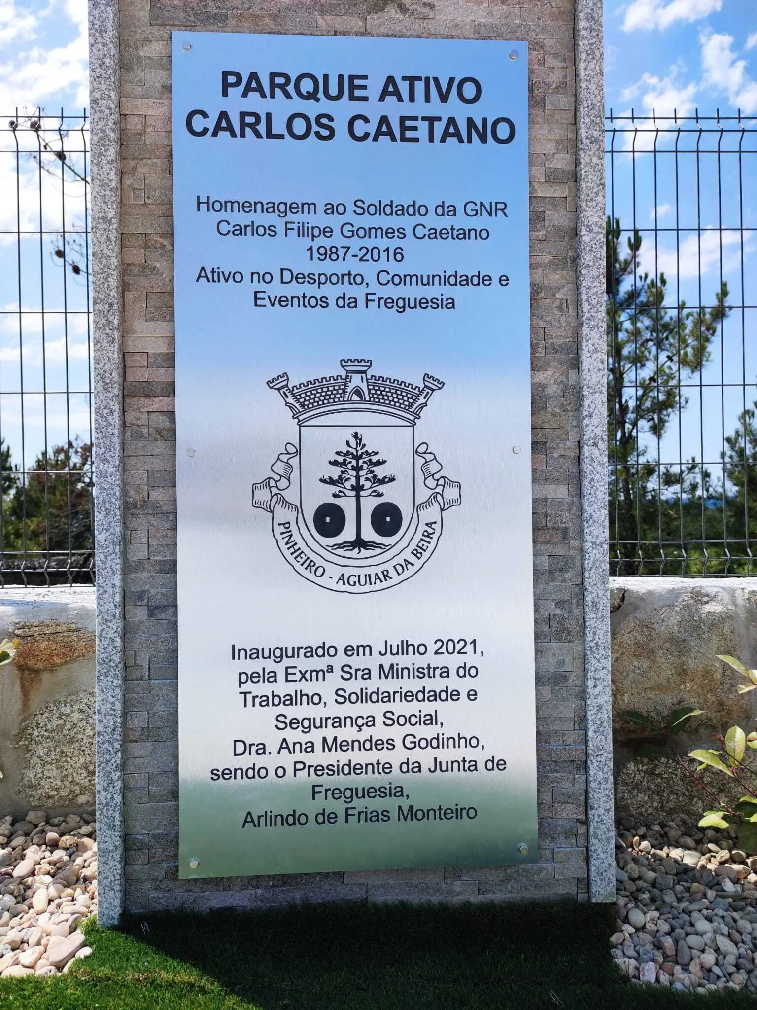 placa dibond com gravacao em baixo relevo