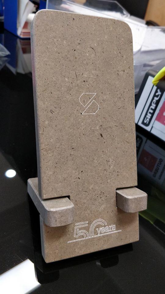 Gravação laser em suporte de pedra